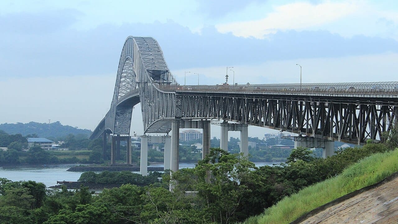 Explosión bajo el Puente de las Américas deja un muerto, cierra la vía y le cuesta la concesión a Potsa