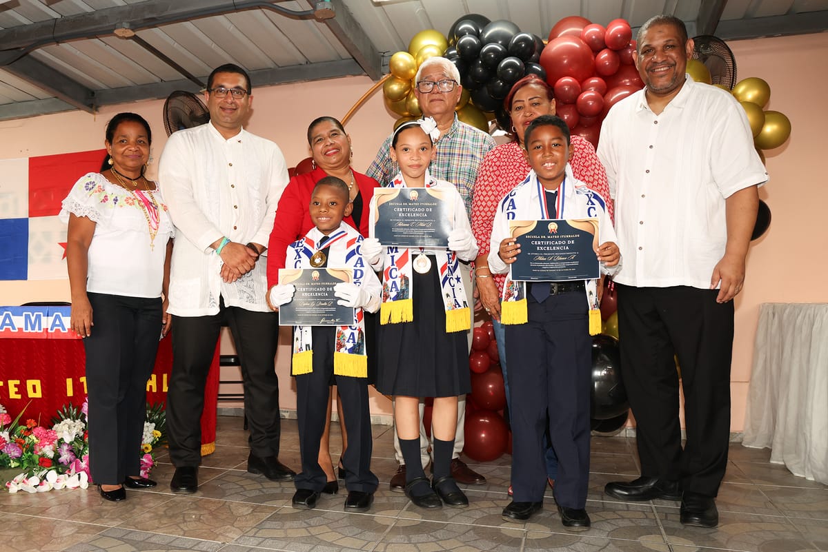 IFARHU premia la excelencia académica en la Escuela Mateo Iturralde