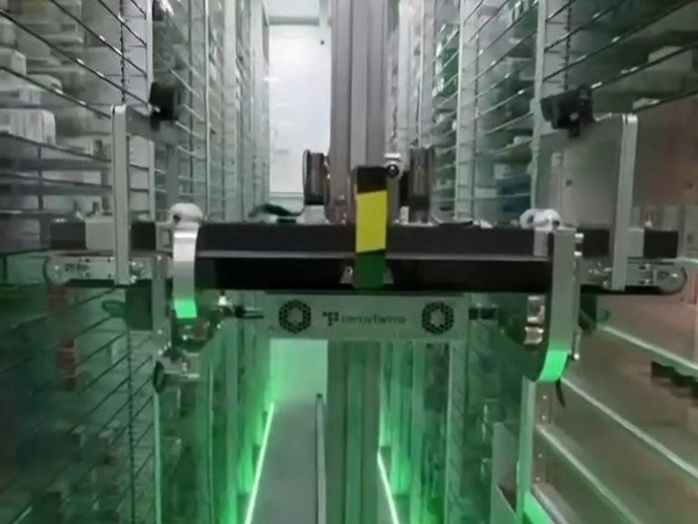 Robots despachan medicinas en la CSS
