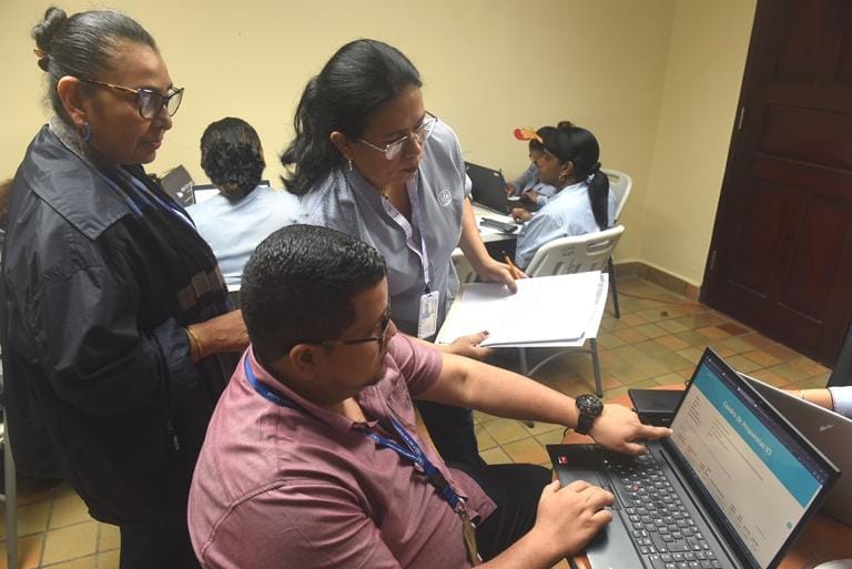 CSS licita $91.9 millones en medicinas