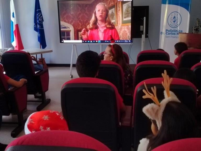 Policlínica Brin encendió su Navidad