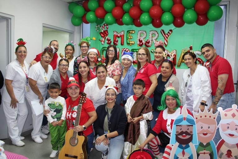 Solidaridad en la CSS: “Viernes de Jeans” lleva alegría a niños en Navidad
