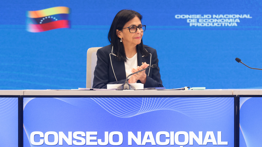 Venezuela recibe $300M de EEUU para estabilizar su divisa en medio de purga militar