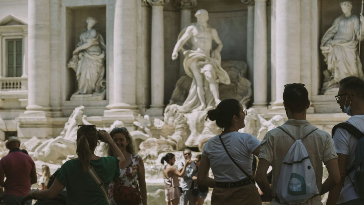 Expertos redefinen la turismofobia: el problema es la inseguridad social, no el turista