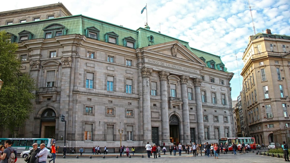 El plan de choque de Milei en Argentina genera un 'boom' inesperado de empleo e inversión privada