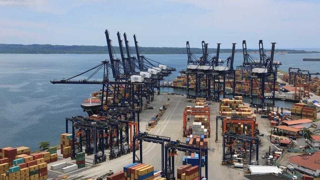 CK Hutchison denuncia presiones para forzar su salida de puertos en Panamá y amenaza con acciones legales