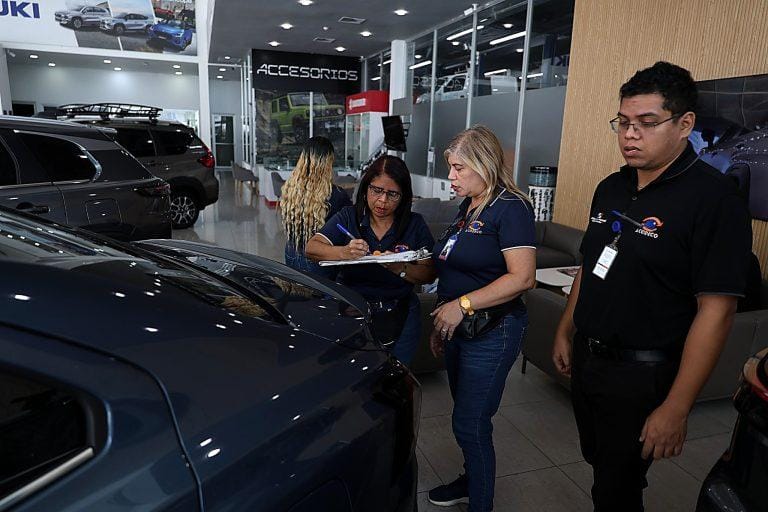 Acodeco detecta fallas en precios de autos