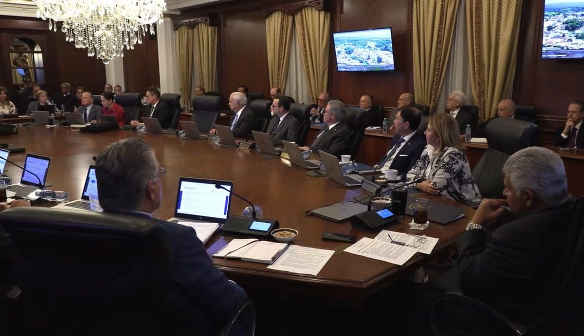 Gabinete aprueba prórroga para telefonía estatal