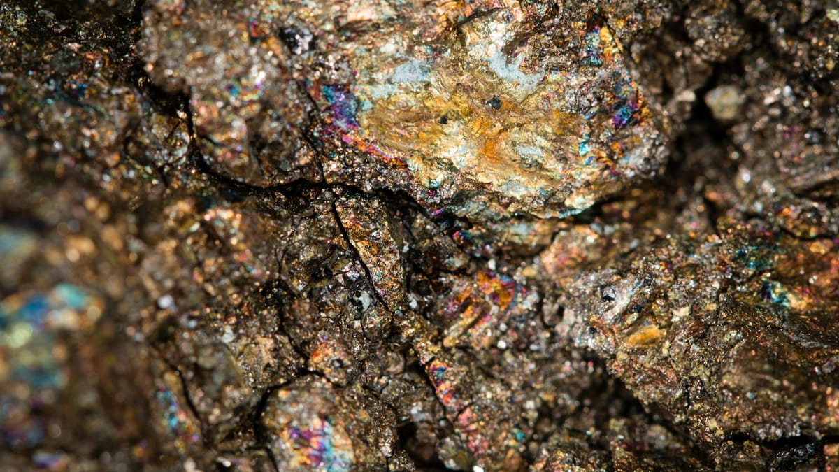 EE. UU. lanza reserva estratégica de minerales críticos para reducir la dependencia de China