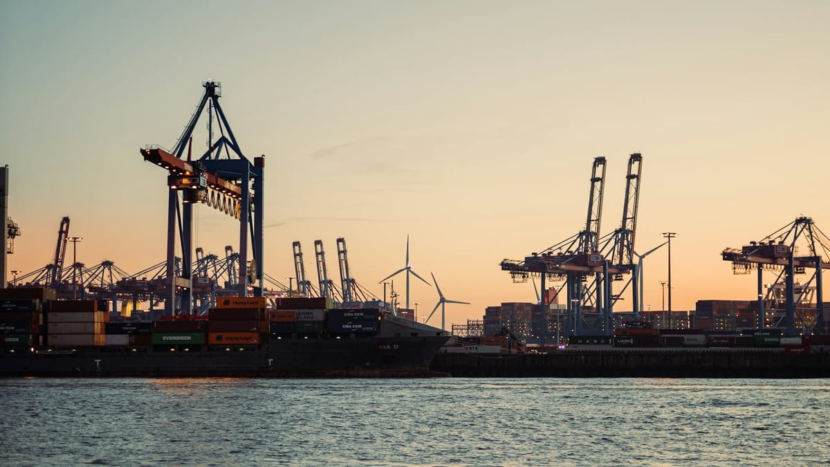 Hutchison solicita negociar con Panamá para mantener operación de puertos del Canal tras fallo