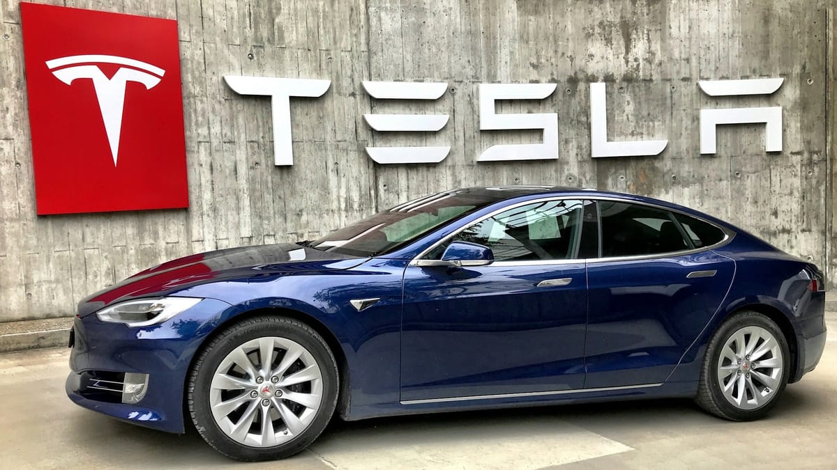 Tesla cae tras críticas en EE.UU. sobre su conducción autónoma y ausencia de LiDAR