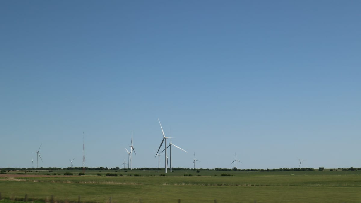 La administración Trump frena cientos de proyectos eólicos y solares en EE.UU. en 2025