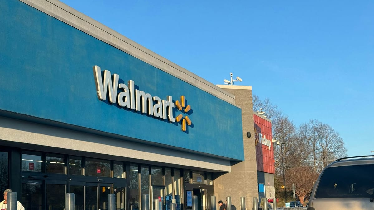 Walmart reporta fuerte crecimiento en ventas navideñas, pero ganancias quedan por debajo de las estimaciones