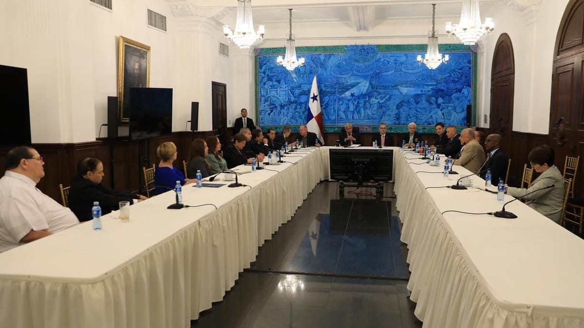 Mulino y bancada RM revisan agenda de inversión