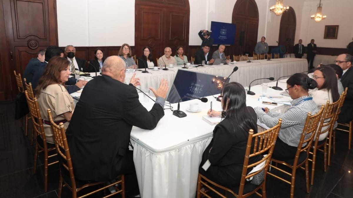 OER propone plan para paneles solares rurales