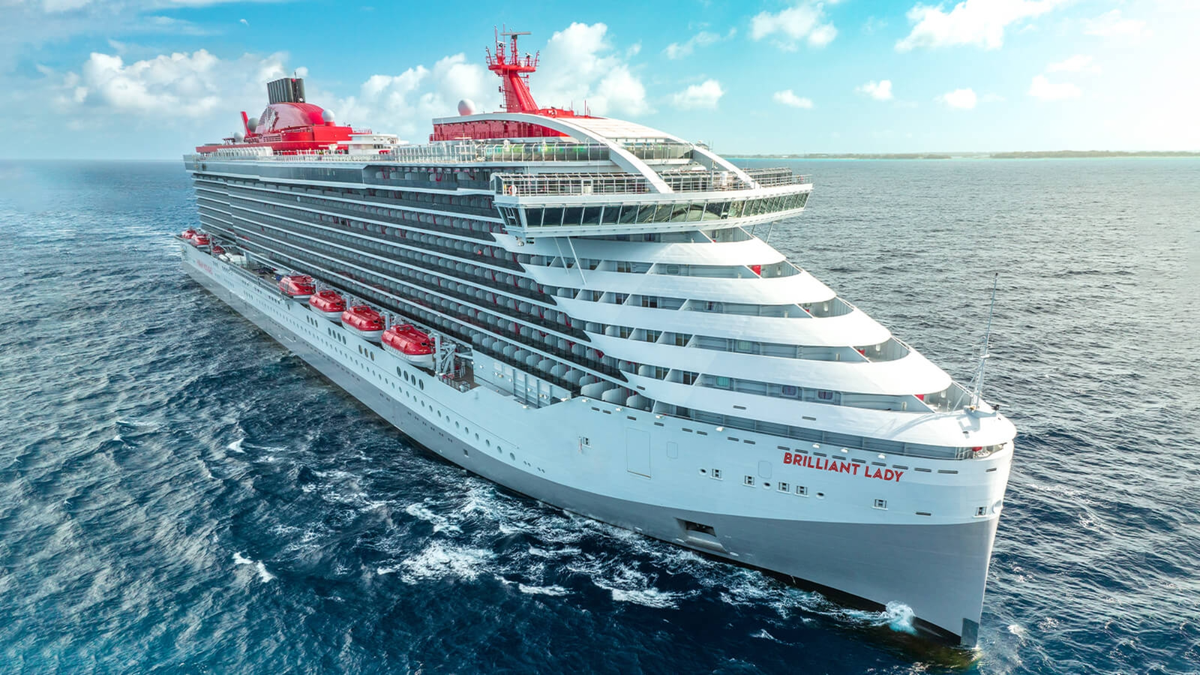 El crucero Brilliant Lady realiza su primer tránsito por el Canal y exhibe 'Qué Xopa' en Colón