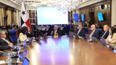 Panamá avanza en conectividad digital y aérea