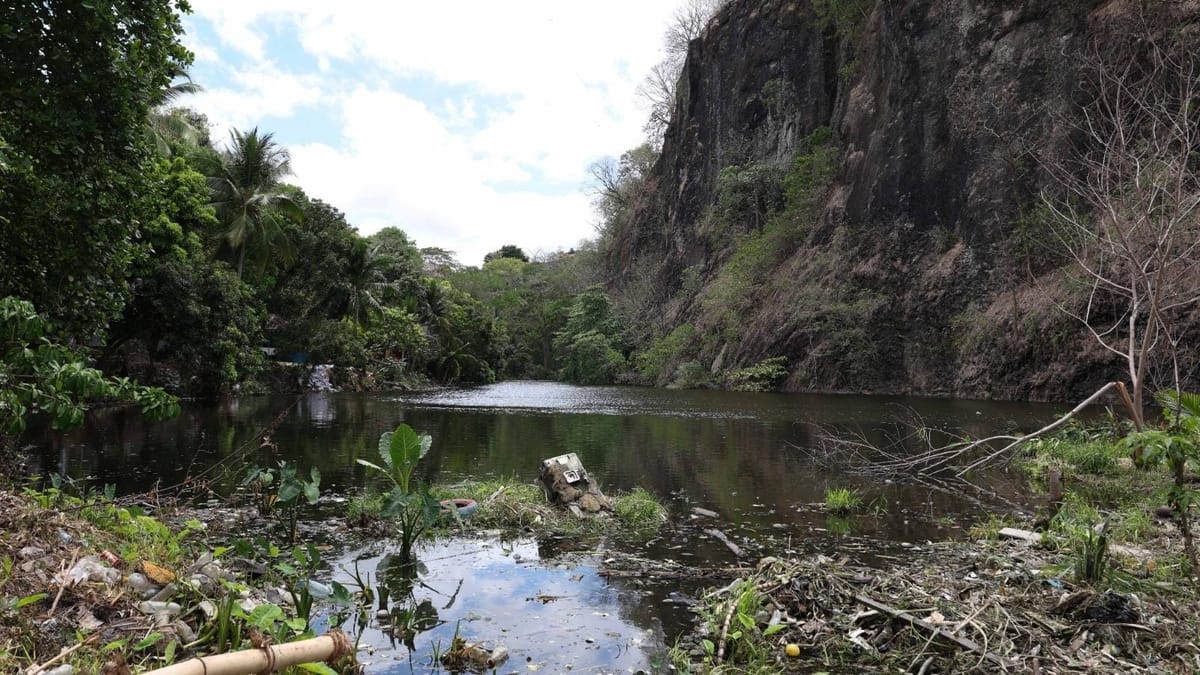MiAMBIENTE limpia lago Los Andes en San Miguelito
