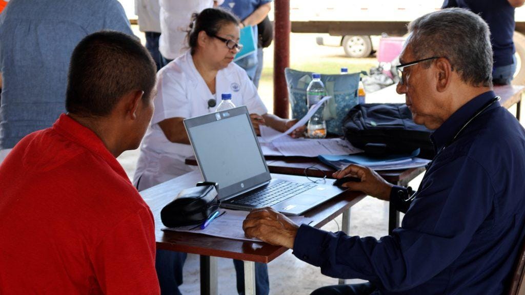 CSS lleva salud a cortadores de caña en Coclé