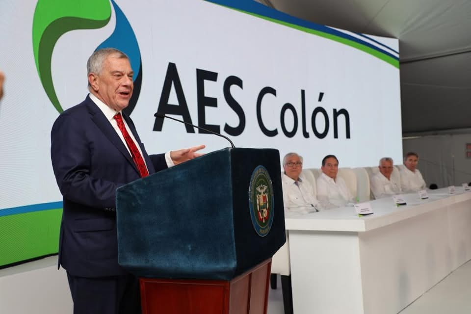 La compra de AES por $33,400 millones coloca a BlackRock dentro del núcleo energético panameño