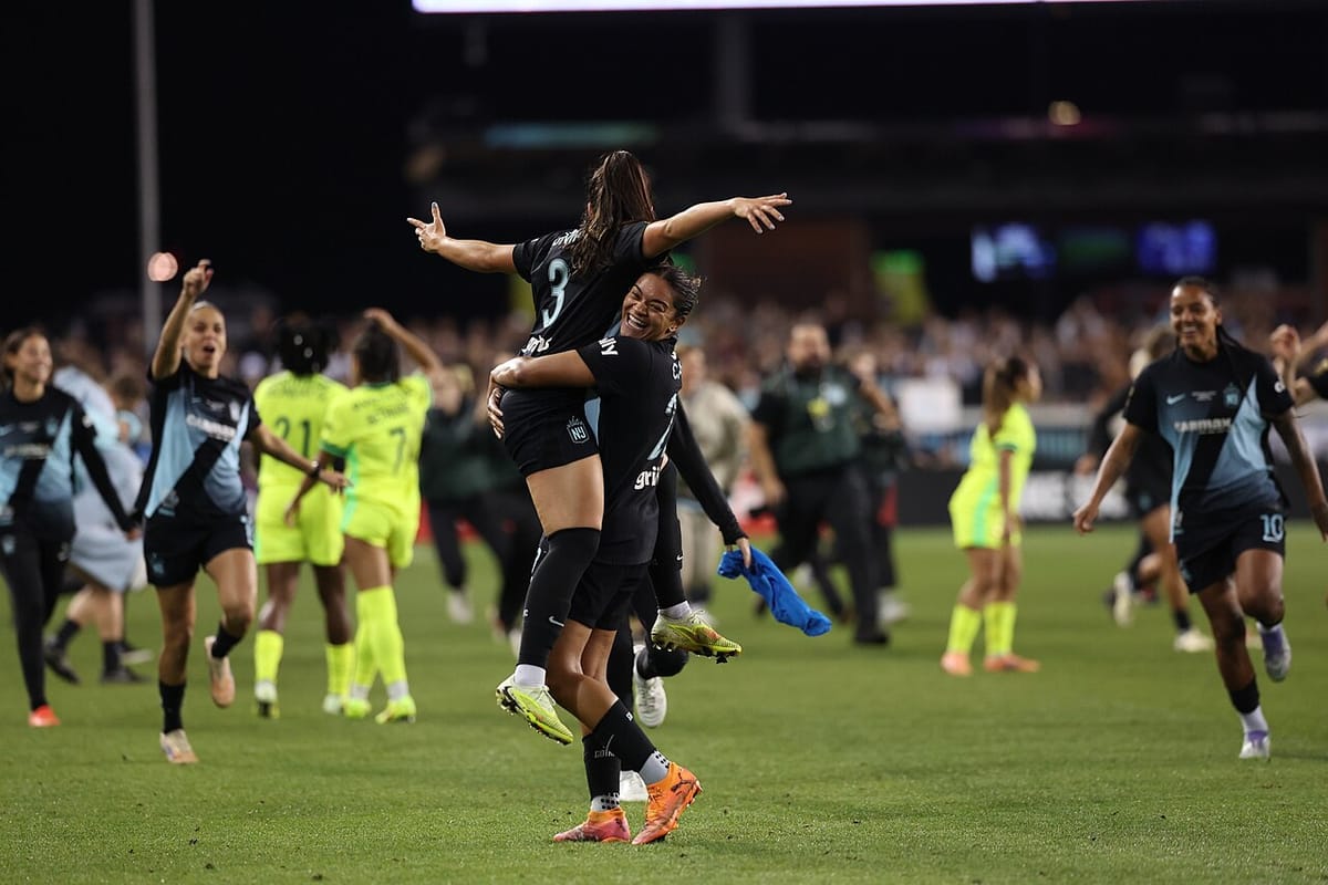 El fútbol femenino rompe récords en EE.UU. con 63,000 aficionados en el debut del Denver Summit