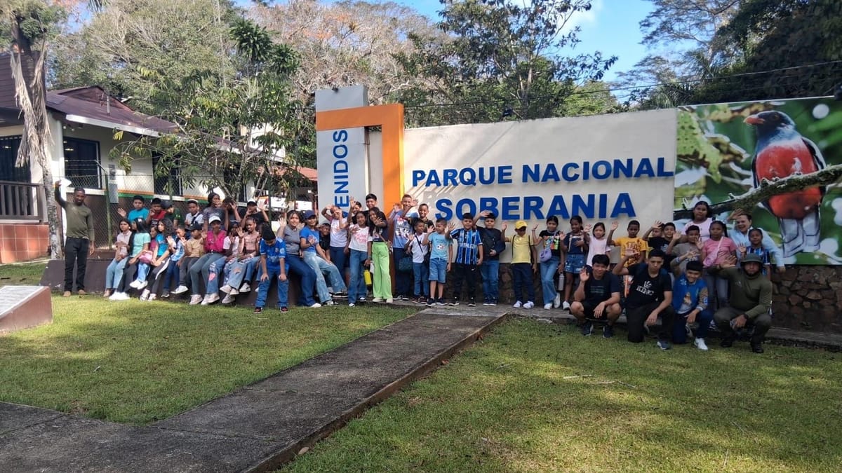 Jóvenes exploran Parque Soberanía con MiAMBIENTE