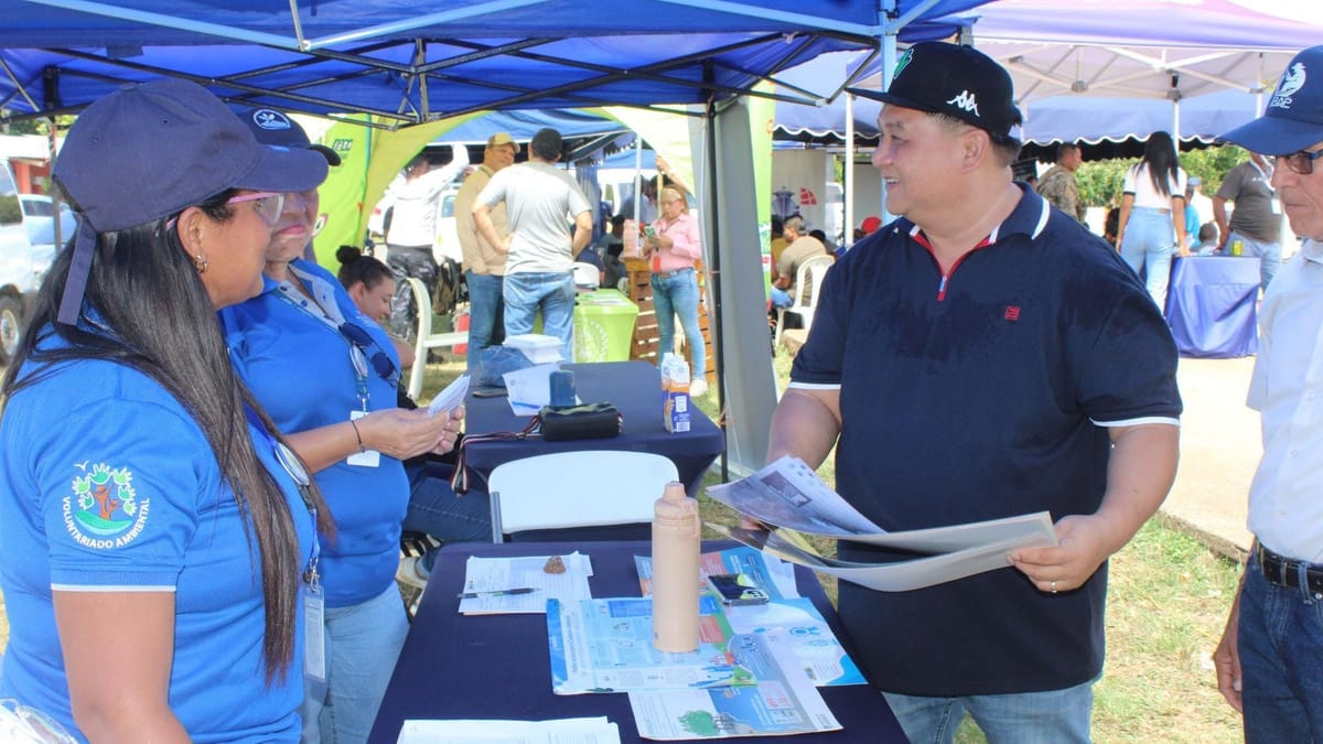 MiAMBIENTE lleva educación ambiental a Puerto Caimito