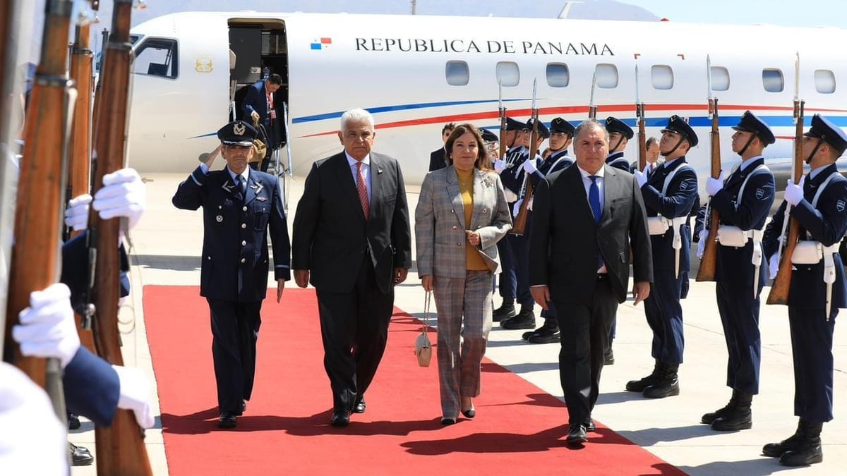 Mulino llega a Chile para reunión con Kast