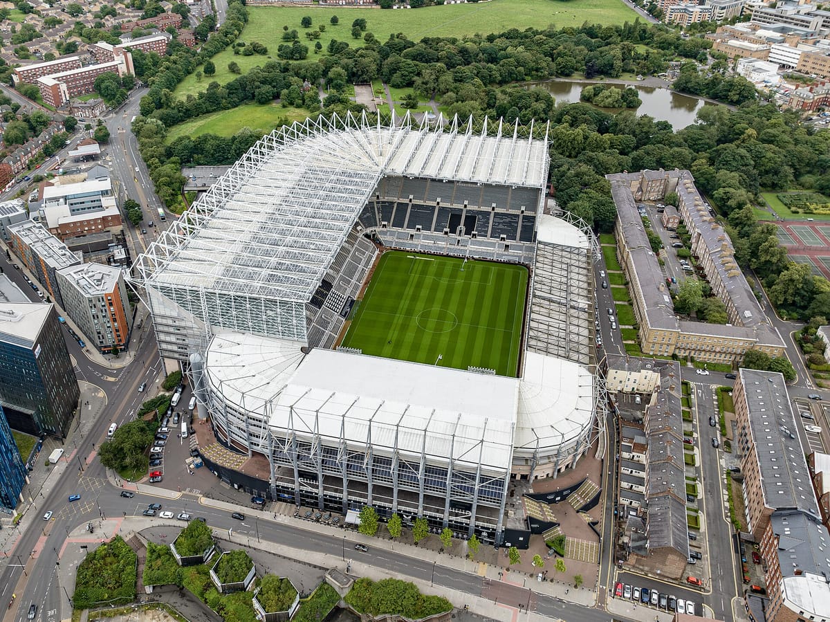 Newcastle asegura su casa por 72 años: La venta estratégica de St James' Park y su impacto en el mercado
