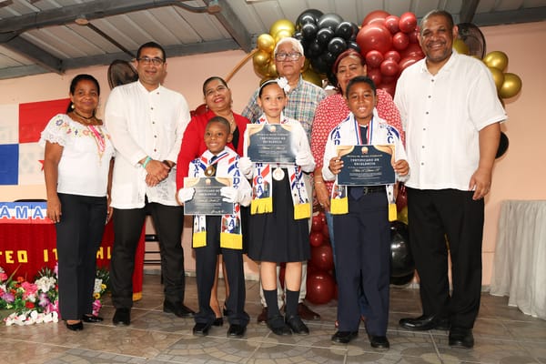 IFARHU premia la excelencia académica en la Escuela Mateo Iturralde