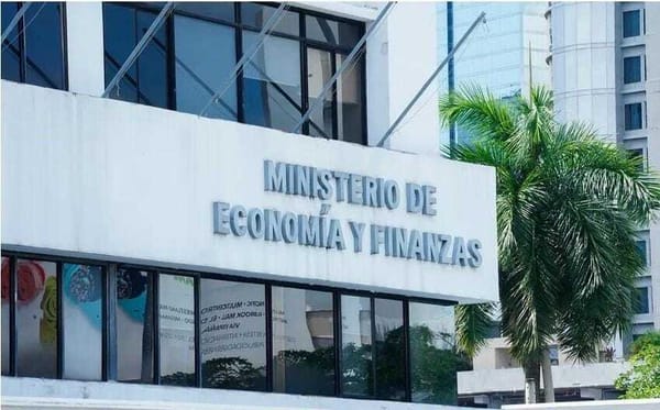 Panamá evalúa aplicar un impuesto mínimo del 15% a multinacionales