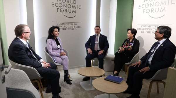 Ecuador impone arancel del 30% a Colombia por disputa de seguridad