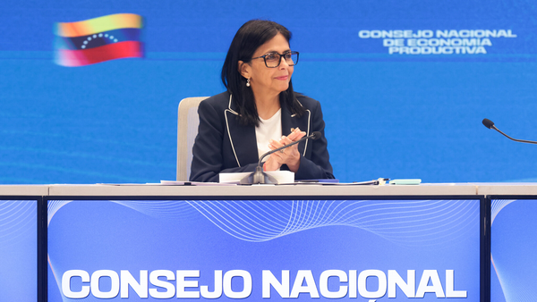 Venezuela recibe $300M de EEUU para estabilizar su divisa en medio de purga militar