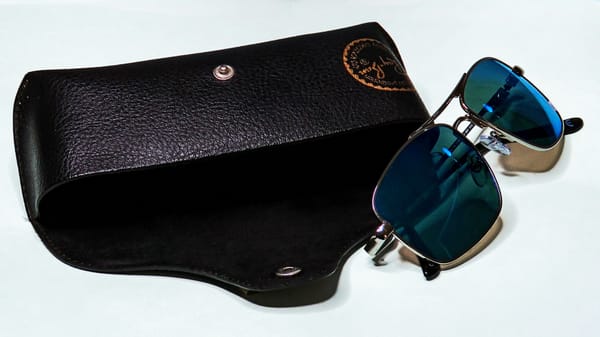 Meta frena lanzamiento global de sus gafas Ray-Ban por alta demanda en EE. UU.