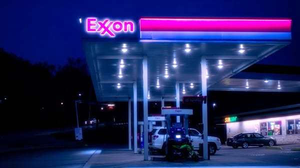 ExxonMobil ingresa por primera vez al mercado ecuatoriano para importar gasolina de alto octano