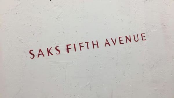 El gigante del lujo Saks Global se declara en bancarrota