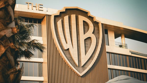 Warner Bros. frena megafusión con Paramount a pesar de garantía de Larry Ellison