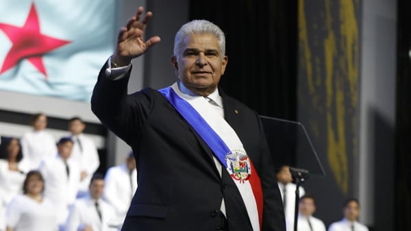 Panamá y Ecuador oficializan acuerdo de intercambio tributario para fortalecer transparencia fiscal