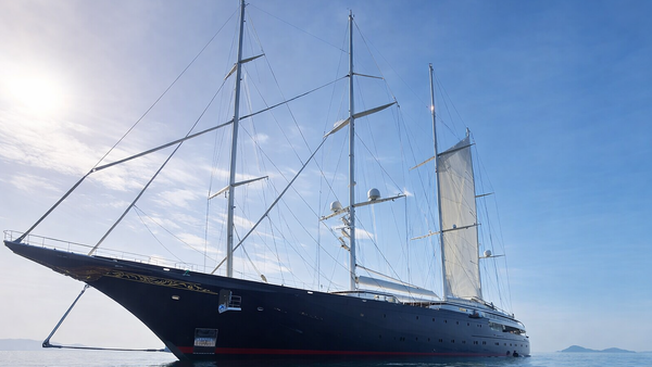 El Koru de Bezos en Panamá: ¿cuánto mide el velero más largo del mundo?