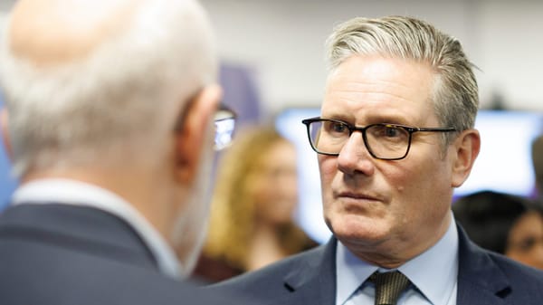 Reino Unido muestra reservas ante uso de bases para posible ataque de EE.UU. a Irán