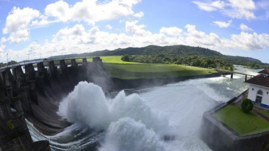 Canal de Panamá realiza vertido preventivo en represa de Gatún ante aumento de lluvias