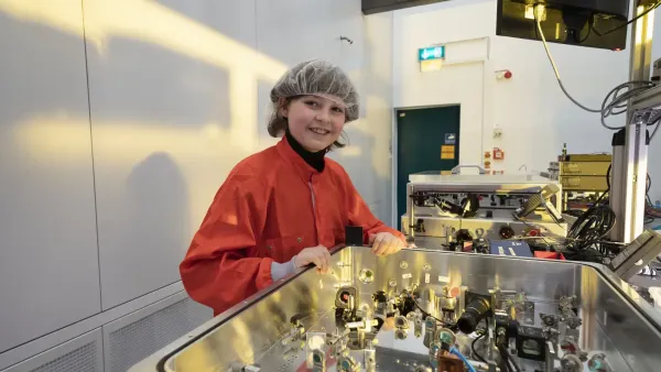 Laurent Simons, prodigio belga, obtiene doctorado en física cuántica a los 15 años