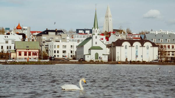 Islandia considera voto para reanudar negociaciones de adhesión a la UE en agosto