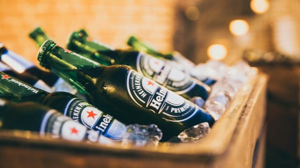 Heineken recorta 6,000 empleos ante cambios en consumo y menor ingesta de alcohol de millennials