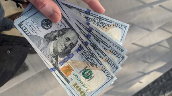 Gestores de fondos adoptan postura más bajista con el dólar ante señales de cambio en la economía global