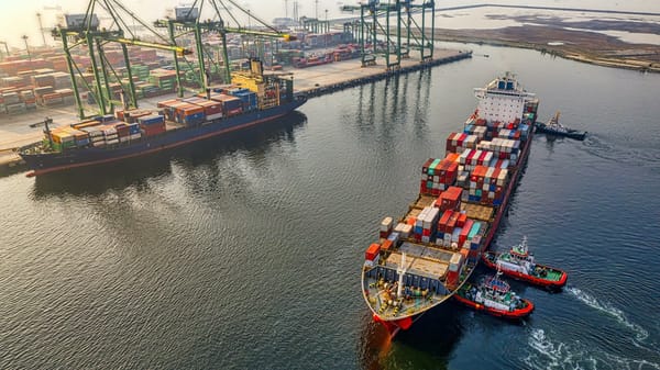Panamá oficializa contratos transitorios con APM Terminals y TiL para operar puertos de Balboa y Cristóbal