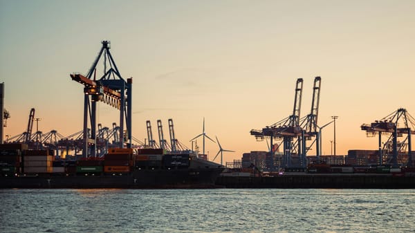 Hutchison solicita negociar con Panamá para mantener operación de puertos del Canal tras fallo