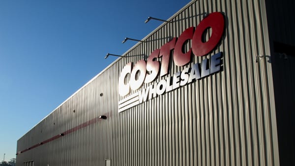 Fuego en el Costco de Puerto Vallarta desata alerta operativa mientras se esperan informes oficiales