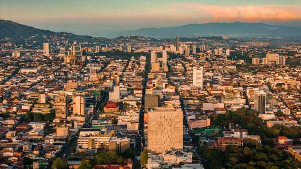 Costa Rica espera contraoferta de Panamá para resolver disputa comercial