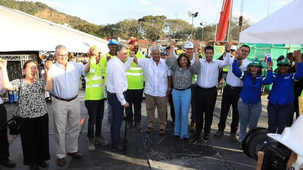 Tuneladora del Metro 3 cruza bajo el Canal